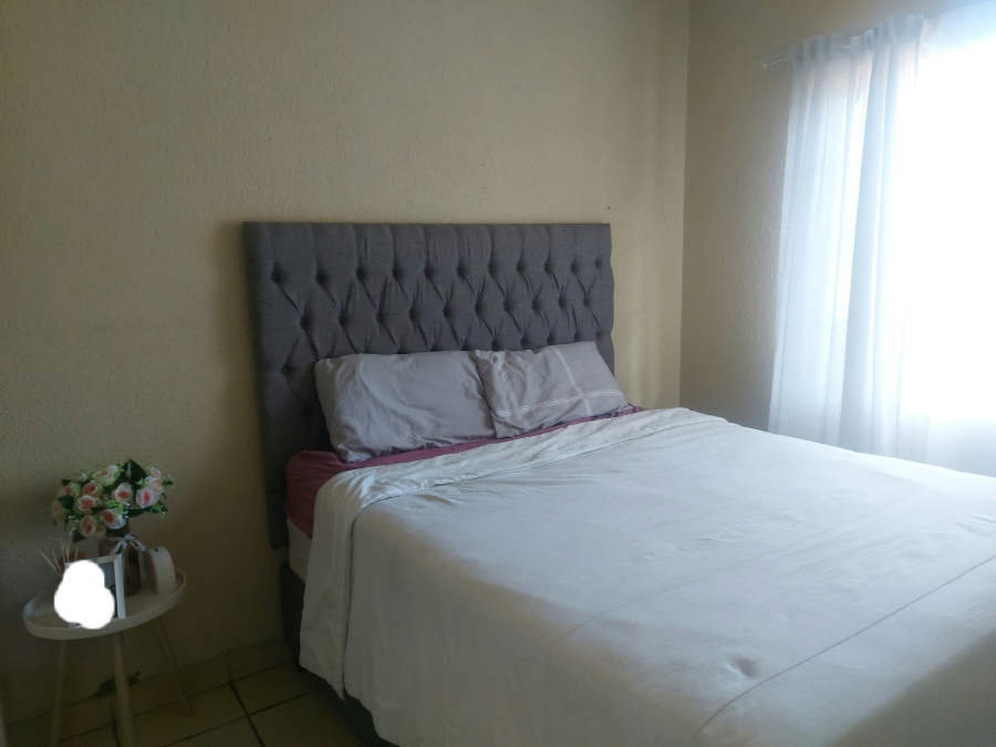 1 Bedroom Property for Sale in Rustenburg Central North West